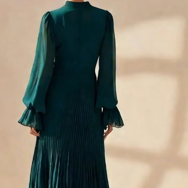 Vestido con volantes y escote - Aris Medina