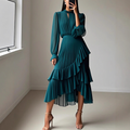 Vestido con volantes y escote - Aris Medina